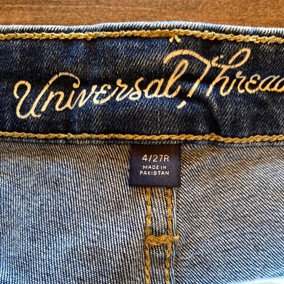 Universal Thread Cut-off Jean Shorts - Picture 4 of 4